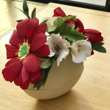 My project for course: Paper Flower Craft Techniques. Papercraft, Decoração de interiores, e DIY projeto de Janet Whitmore - 23.08.2022