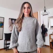 My project for course: Introduction to Knitting with Circular Needles. Un proyecto de Diseño de complementos, Moda, Tejido, Tejido de punto y Diseño textil de Camila Cardona - 03.09.2022