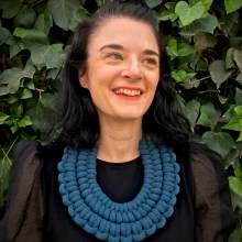 Mi proyecto del curso: Iniciación a la bisutería con cordón: fabrica tus propios collares. Un proyecto de Artesanía, Diseño de jo, as, Macramé y Diseño textil de Julie Vachon - 05.10.2022