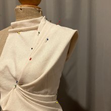 Mój projekt z kursu: Wprowadzenie do drapowania tkanin: twórz odzież damską. Fashion, Fashion Design, Sewing, Patternmaking, and Dressmaking project by Aga Gurgacz - 11.17.2022