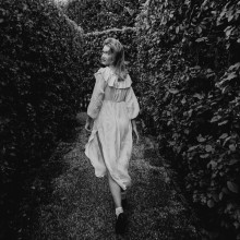 "Lost Alice" - In Between Dreams & Nightmares. Photograph, Portrait Photograph, and Fine-Art Photograph project by dahlia__ - 11.20.2022
