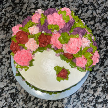 Meu projeto do curso: Flores decorativas de buttercream para cake design. Un proyecto de Diseño, DIY, Artes culinarias, Lifest y le de Inês Micaiela Alfredo - 02.12.2022