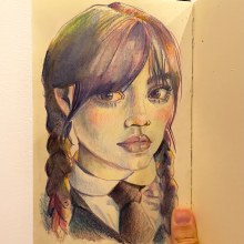 Wednesday Addams - Desenho de retratos vibrantes com lápis de cor. Drawing, Portrait Drawing, Sketchbook, and Colored Pencil Drawing project by Fernanda Nascimento - 12.03.2022