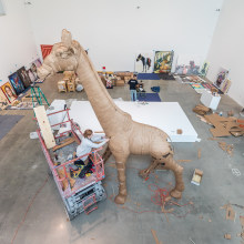 The Giraffe. Un proyecto de Instalaciones, Artesanía, Bellas Artes, Escultura y Papercraft de Laurence Vallières - 29.09.2018