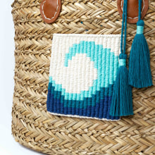 Beach, Please Macramé Tote Bag. Design de acessórios, Moda, Design de moda, Tecido, e Macramê projeto de Terri Watson - 18.01.2023