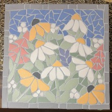 My project for course: Modern Mosaic Art: Make Floral Compositions with Tiles. Artesanato, Design e fabricação de móveis, Cerâmica, Interiores, e DIY projeto de Carolina Vasquez - 28.01.2023