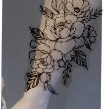 Meu projeto do curso: Tatuagem botânica com pontilhismo. Un proyecto de Ilustración tradicional, Diseño de tatuajes e Ilustración botánica de Giovanna Muniz Miranda - 13.02.2023