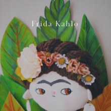 Muñeca Frida Kahlo (Proyecto mujeres artistas). Artesanato, Design de brinquedos, Costura, To, Art, e Design têxtil projeto de Elena Sánchez Santos - 21.03.2023