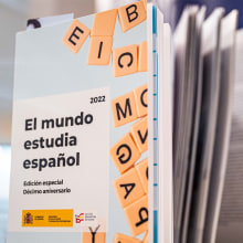El mundo estudia español 2022. Design editorial, Eventos, Design gráfico, e Edição de vídeo projeto de Sara - 16.03.2023