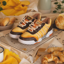 "Castaño" Bakery. Photograph, Art Direction, Costume Design, Arts, Crafts, Packaging, Shoe Design, and Product Photograph project by Juan Pablo Bello (MYSNKRS Customs) - 08.27.2020