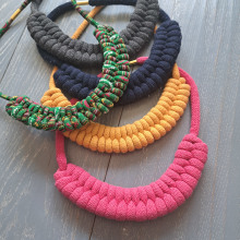 My project for course: Rope Jewelry for Beginners: Make Your Own Necklaces. Artesanato, Design de joias, Macramê, e Design têxtil projeto de Anna Schlindenbuch - 10.04.2023