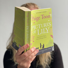 Pictures of Lily. Escrita projeto de Paige Toon - 12.04.2023
