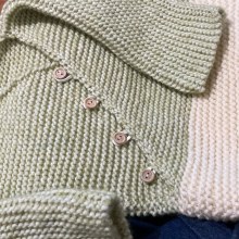 Meu projeto do curso: Tricô para roupas infantis. Fashion, Fashion Design, Fiber Arts, DIY, Knitting, and Textile Design project by katiangalarza - 04.29.2023