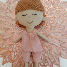 Mi proyecto del curso: mi muñeca llamada Paz. Arts, Crafts, To, Design, Social Media, Mobile Photograph, Product Photograph, Sewing, Instagram Photograph, Patternmaking, and Dressmaking project by alejandra.prieri - 05.04.2023