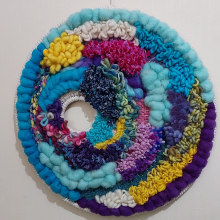 My project for course: Circular Weaving for Colorful Wall Decor. Arts, Crafts, Interior Design, Pattern Design, Fiber Arts, Weaving, and Textile Design project by Roxana Echeverria Leal - 04.30.2023