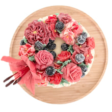 My project for course: Decorative Buttercream Flowers for Cake Design. Design, Culinária, DIY, Artes culinárias, Lifest, e le projeto de Lydya Michal - 05.05.2023
