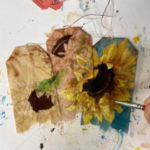 Work in process - Sunflowers on used tea bags. Pintura em aquarela, e Pintura guache projeto de Ruby Silvious - 06.06.2023