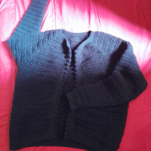 Mi proyecto del curso: Top-down: prendas a crochet de una sola pieza. Un proyecto de Moda, Diseño de moda, Tejido, DIY, Crochet y Diseño textil de Xinia Arias Quirós - 07.06.2023