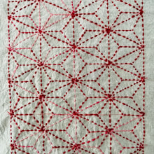 My project for course: Introduction to Japanese Sashiko Stitching. Un proyecto de Moda, Bordado, Tejido, DIY, Upc, cling y Diseño textil de Kathleen Kaddoura - 13.06.2023