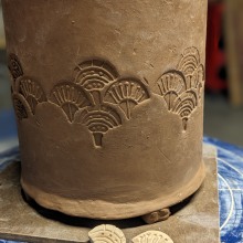 My project for course: Stamp Making for Textured Pottery. Artesanato, Artes plásticas, Decoração de interiores, Cerâmica, e DIY projeto de Kelly Hall - 27.06.2023
