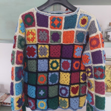 Il mio progetto del corso: Quadrati all'uncinetto: crea un maglione tutto tuo. Fashion, Fashion Design, Fiber Arts, DIY, Crochet, and Textile Design project by dbussi - 07.04.2023