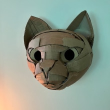 Wide-Eyed Cat - First attempt: Cardboard Sculptures for Beginners. Un proyecto de Diseño de personajes, Artesanía, Bellas Artes y Escultura de Jeff Almquist - 15.07.2023