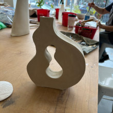 My project for course: Creating Ceramics with the Slab Technique. Design de acessórios, Artesanato, Decoração de interiores, Cerâmica, e DIY projeto de Amy Shimm - 05.07.2023