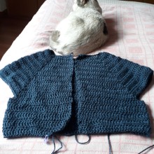 Mi proyecto del curso: Top-down: prendas a crochet de una sola pieza. Un proyecto de Moda, Diseño de moda, Tejido, DIY, Crochet y Diseño textil de ccuervof - 25.07.2023