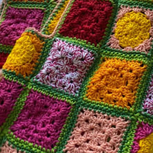 Meu projeto do curso: Granny square de crochê: crie sua própria malha. Moda, Design de moda, Tecido, DIY, Crochê, e Design têxtil projeto de Vitória Sachetti - 02.10.2022