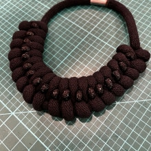 My project for course: Rope Jewelry for Beginners: Make Your Own Necklaces. Artesanato, Design de joias, Macramê, e Design têxtil projeto de Alison Lee - 21.08.2023