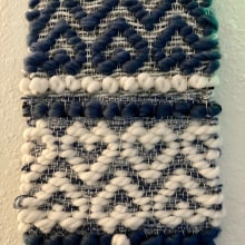 Navy Heart Tapestry. Tecido, e Tecelagem projeto de Emily Galbraith - 31.08.2023