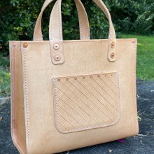 My project for course: Create Custom Hand-Sewn Leather Bags. Design de acessórios, Artesanato, Moda, Design de moda, e Costura projeto de wingits - 30.08.2023