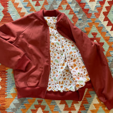 My project for course: Make and Customize Your First Bomber Jacket. Fashion, Fashion Design, Sewing, Patternmaking, and Dressmaking project by Corina Lewin - 09.02.2023
