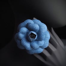 Denim Camellia Brooch. Design de joias, Design de moda, e Design têxtil projeto de Svetlana Faulkner - 30.09.2023