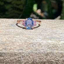 14K Blue Sapphire with Purple Sapphires with Diamond Accent (Rose Gold) Ring. Design, Consultoria criativa, e Design de joias projeto de kai - 03.11.2023