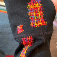 My project for course: Visible Mending: Colorful Knitwear Repair. Moda, Design de moda, Bordado, Costura, Tecido, Upc, cling, Tecelagem, e Design têxtil projeto de Joy Kohl - 08.11.2023