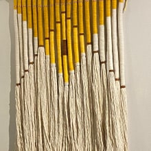Mi proyecto del curso: Macramé: técnicas de tejido envuelto. Un proyecto de Artesanía, Decoración de interiores, Tejido, Macramé, Teñido Textil y Diseño textil de Maica Gv - 11.11.2023