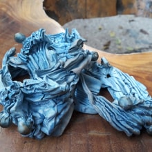 colar indigo. Un proyecto de 3D, Diseño de jo, as, Escultura, Teñido Textil y Diseño textil de Tatiana Polo Tsubouchi - 14.11.2023