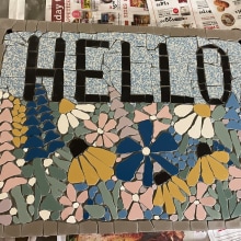 My project for course: Modern Mosaic Art: Make Floral Compositions with Tiles. Un proyecto de Artesanía, Diseño, creación de muebles					, Cerámica, Interiorismo y DIY de Julia Robertson - 25.11.2023