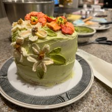 My project for course: Cake Design: Easy Buttercream Flowers with a Palette Knife. Un proyecto de Cocina, DIY, Artes culinarias, Diseño floral, vegetal, Lifest y le de kim.collingwoo - 26.11.2023