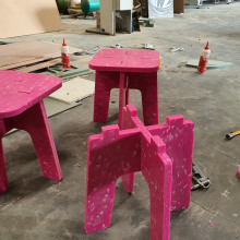 Kids Table with Recycled Material. Design e fabricação de móveis, Design de interiores, e Design de produtos projeto de Ferdinand Martha - 27.11.2023