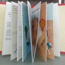 Mon projet du cours : Création de livres pop-up pour enfants. Un proyecto de Artesanía, Diseño editorial, Papercraft, Encuadernación, Creatividad con niños y Literatura infantil						 de Mirella - 29.11.2023