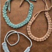 Mi proyecto del curso: Iniciación a la bisutería con cordón: fabrica tus propios collares. Artesanato, Design de joias, Macramê, e Design têxtil projeto de Rosa Morales - 03.12.2023