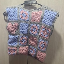 Mi proyecto del curso: Grannies de crochet: haz tu propio suéter. Fashion, Fashion Design, Fiber Arts, DIY, Crochet, and Textile Design project by parito500 - 12.07.2023