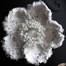 Tweed Wild Rose Brooches. Un progetto di Design di gioielli, Fashion design e Textile Design di Svetlana Faulkner - 27.09.2023