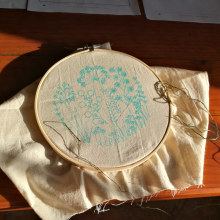 Floral embroidery. Embroider, and Sewing project by Tanya Basson - 12.26.2023