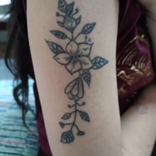 Mi proyecto del curso: Tatuaje botánico con puntillismo. Design, Ilustração tradicional, Desenho de tatuagens e Ilustração botânica projeto de valexita2002 - 27.12.2023