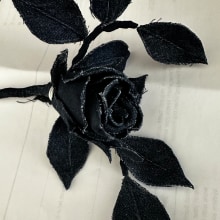 Mi proyecto del curso: Flores textiles: crea accesorios 3D con denim. Floral, Plant Design, and Textile Design project by Diana Rodriguez - 01.16.2024