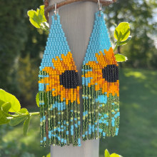 Beaded sunflower earrings. Design de joias projeto de Rachel Bryer - 07.02.2024