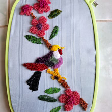  Colorful bird for: Introduction to Punch Needle Embroidery. Bordado, Ilustração têxtil, Punch needle, e Design têxtil projeto de Valerie Suwanseree - 12.02.2024